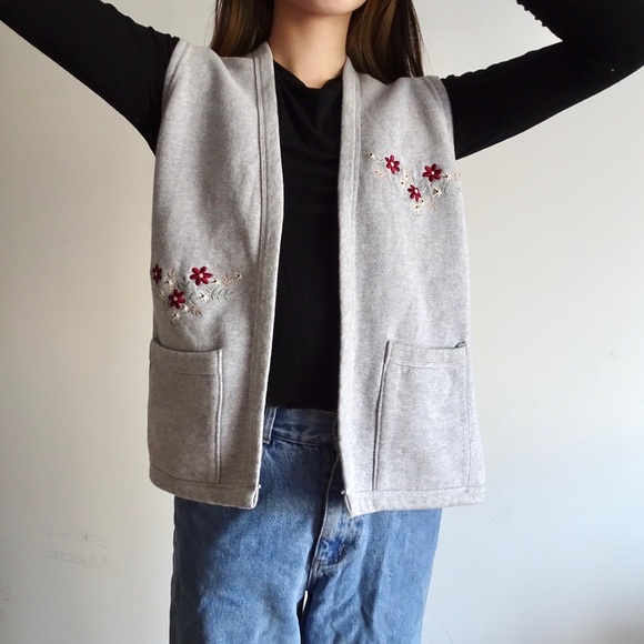 GREY FLOWER EMBROIDERED VEST - Picture 2 of 5